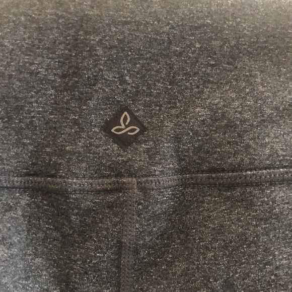 Prana Charcoal Stretch Flare Yoga Pant Sz M Short Inseam Pull On Workout Pilates - Picture 8 of 8